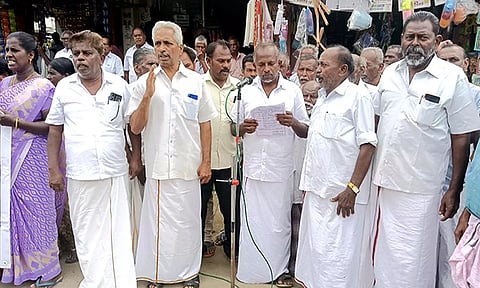ஆர்ப்பாட்டம் நடைபெற்ற போது எடுத்த படம்.