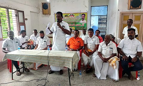 வி.கே.புரத்தில் கட்டிட தொழிலாளர்கள் செயல் வீரர்கள் கூட்டம்