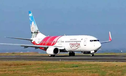 சென்னையில் இருந்து செல்லும் டெல்லி விமானத்தில் திடீர் எந்திர கோளாறு: 2 மணி நேரம் தாமதம்-பயணிகள் தவிப்பு