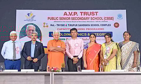 பயிற்சியை சிறப்பித்த விருந்தினர்களின் காட்சி.