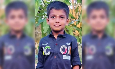 பலியான மாணவன் கவிபாலன்.