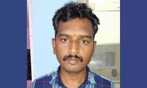 கைதான மணிக்குமார்.