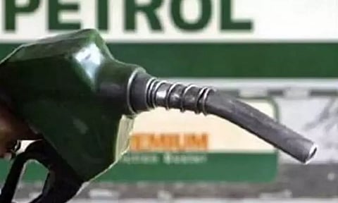 எண்ணெய் நிறுவனங்களுக்கு ரூ.1 லட்சம் கோடி லாபம்: பெட்ரோல், டீசல் விலையை குறைப்பார்களா?