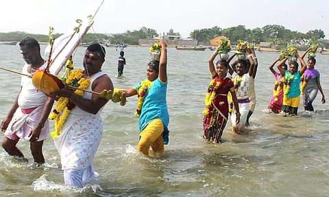 மீனவ மக்களின் 4 நாள் வழிபாடு