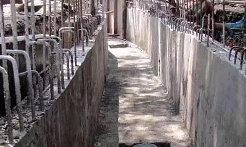 திருவான்மியூர் முதல் அக்கரை வரை உள்ள கிழக்கு கடற்கரை சாலையில் மழைநீர் கால்வாய் பணி தீவிரம்