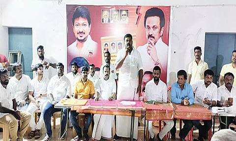 உறுப்பினர் சேர்க்கை முகாமை வடக்கு மாவட்ட தி.மு.க. செயலாளர் ராஜா எம்.எல்.ஏ. தொடங்கி வைத்து பேசியபோது எடுத்த படம்.