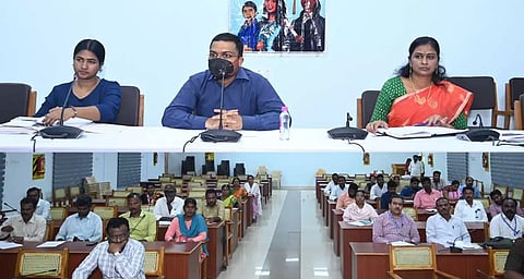  கள்ளக்குறிச்சி மாவட்ட கலெக்டர் அலுவலகத்தில் மாவட்ட கலெக்டர் ஷ்ரவன் குமார் தலைமையில் புதுமைப்பெண் திட்டம் குறித்து ஆலோசனை கூட்டம் நடைபெற்றது.