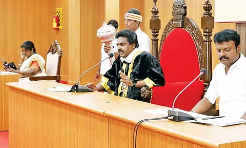 தஞ்சை மாநகராட்சி கூட்டம் மேயர் சண். ராமநாதன் தலைமையில் நடைபெற்றது.