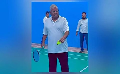 சிறுநீரக அறுவை சிகிச்சைக்கு பிறகு முழு ஆற்றலுடன் பேட்மிண்டன் விளையாடிய லாலு- வைரலாகும் வீடியோ