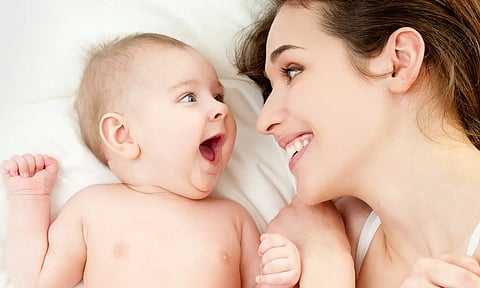 அழகைத்தேடும் பச்சிளம் குழந்தைகள்