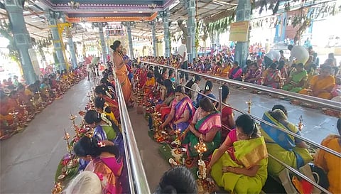 பெரிய மாரியம்மன் கோவிலில் திருவிளக்கு பூஜை