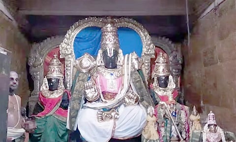 நீலமேக பெருமாள் கோவிலில் தைலக்காப்பு சேவை