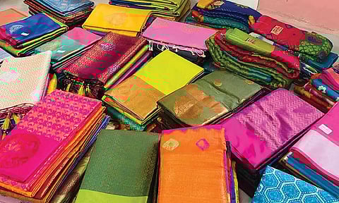 அதிகரித்து வரும் போலி பட்டுகளால் மக்கள் ஏமாற்றம்: இடைத்தரகர்களால் சிதையும் புகழ்பெற்ற காஞ்சிபுரம் பட்டு