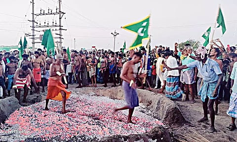 அனைத்து மதத்தினர் பங்கேற்ற பூக்குழி திருவிழா