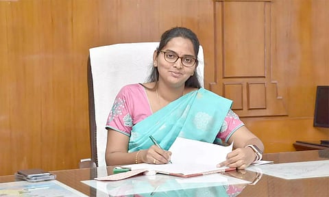 கலெக்டர் சாருஸ்ரீ