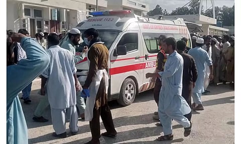 அரசியல் கட்சி கூட்டத்தில் குண்டுவெடித்து 35 பேர் பலி - பாகிஸ்தானில் பரபரப்பு