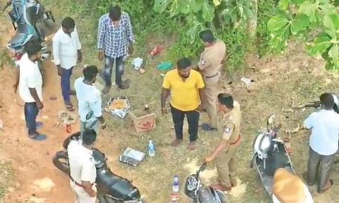 குற்ற செயல்களை தடுக்க புதுச்சேரி-தமிழக எல்லை பகுதியில் ட்ரோன் கேமரா மூலம் கண்காணிப்பு வனபகுதியில் மது அருந்திய கும்பல் ஓட்டம்