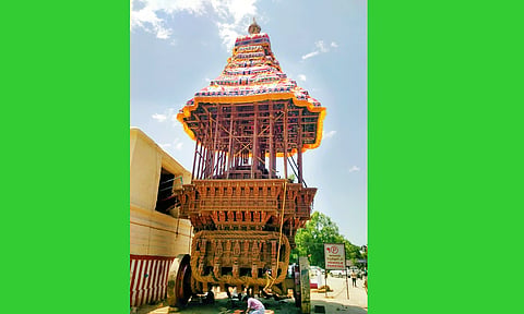தேரோட்டத்தை முன்னிட்டு தயார் நிலையில் உள்ள தேரை படத்தில் காணலாம்.