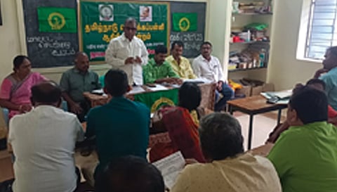 கூட்டத்தில் மாநில பொருளாளர் முருக செல்வராசன் பேசிய போது எடுத்த படம்