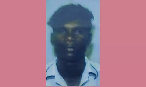 துப்பாக்கியுடன் பிடிபட்ட வாலிபர் போலீசாரிடம் இருந்து தப்பி ஓட்டம்- பெங்களூரில் நடந்த கொள்ளையில் தொடர்பு