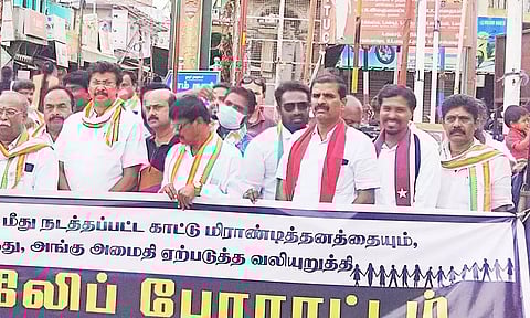 மணிப்பூர் கலவரத்தை கண்டித்து ஓசூரில் காங்கிரஸ் கட்சியினர் மனித சங்கிலி போராட்டம்