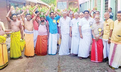 பால்குட ஊர்வலம் நடந்தது.
