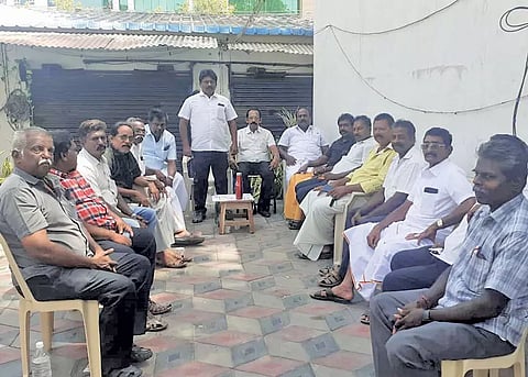 கூட்டத்தில் மாவட்ட செயலாளர் மாலைசூடி அற்புதராஜ் மற்றும் பலர் கலந்து கொண்டனர்.