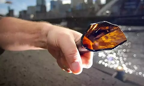 தொழிலாளியை பீர் பாட்டிலால் தாக்கிய ரவுடிக்கு வலைவீச்சு