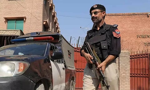 போலீஸ் பாதுகாப்பு