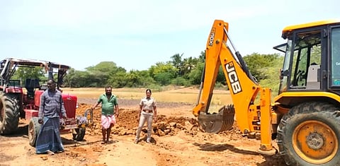 மணல் திருடிய 4 பேர் கைது