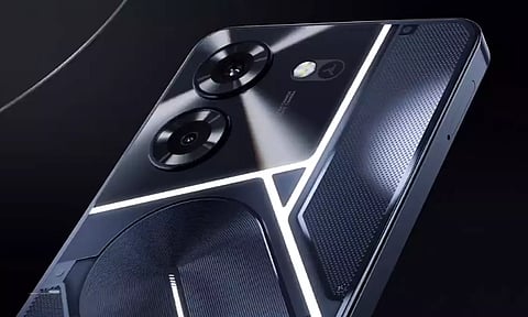 நத்திங் போன் போன்ற டிசைன் கொண்ட டெக்னோ போன் அறிமுகம்.. விலை தெரிஞ்சா ஷாக் ஆகிடுவீங்க..!