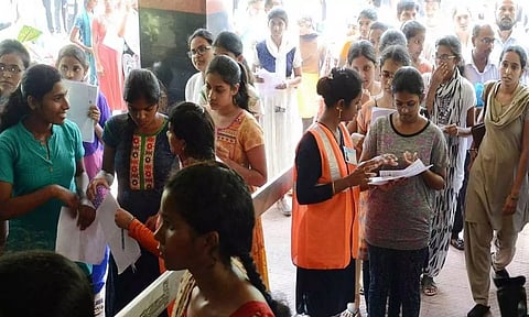 தமிழகத்தில் 400 எம்.பி.பி.எஸ். இடங்களை நிரப்ப முடியாத சூழல்- என்.எம்.சி. அனுமதி மறுப்பு