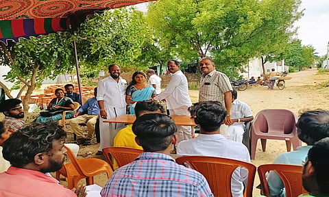 இளைஞர்களுக்கு திறன் பயிற்சி வேலைவாய்ப்பு தொடர்பாக விழிப்புணர்வு ஏற்படுத்திட சிறப்பு முகாம் நடைபெற்றது.