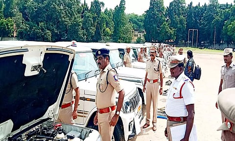 வேலூர் மாவட்டத்தில் போலீஸ் வாகனங்களை எஸ்.பி. ஆய்வு