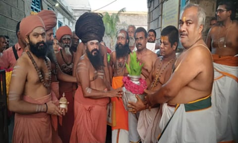 கன்னியாகுமரி பகவதி அம்மன் கோவிலில் தருமபுர ஆதீனம் சாமி தரிசனம்