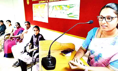 மாவட்ட குழந்தைகள் வளர்ச்சி திட்ட அதிகாரி சவுமியா பேசிய போது எடுத்த படம்.