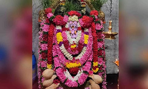 சிறப்பு அலங்காரத்தில் விநாயகப் பெருமான்.