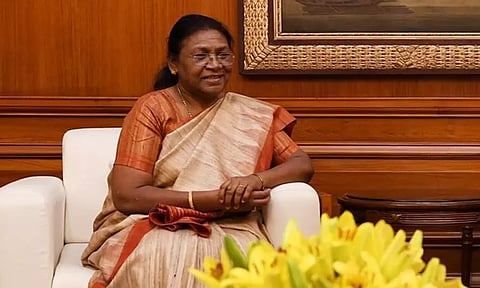 முதுமலை காப்பகத்திற்கு ஜனாதிபதி வருகை- ஆஸ்கர் புகழ் "பொம்மி"க்கு கரும்பு வழங்கினார்