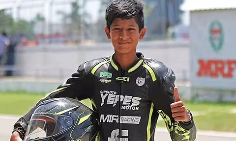 மோட்டார் சைக்கிள் பந்தயத்தில் பங்கேற்ற பெங்களூருவை சேர்ந்த பள்ளி மாணவர் பலி