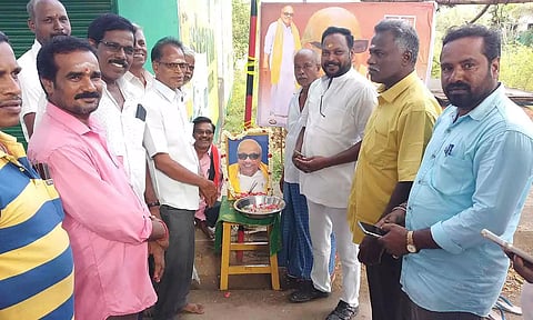  தமிழக முன்னாள் முதல்-அமைச்சர் கருணாநிதியின் 5-ம் ஆண்டு நினைவு தின நிகழ்ச்சி நடைபெற்ற காட்சி.