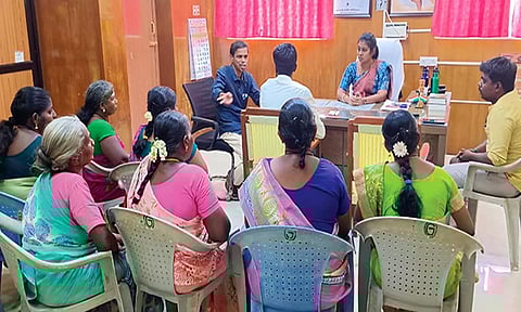 சங்கரன்கோவில் நகராட்சியில் காலை சிற்றுண்டி திட்ட பணியாளர்களுடன் சேர்மன் ஆலோசனை