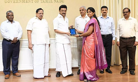 நீர்வளத்துறை பொறியாளர்களுக்கு ஜி.பி.எஸ் கருவிகள்- முதலமைச்சர் மு.க.ஸ்டாலின் வழங்கினார்