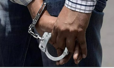 லாட்டரி சீட்டு விற்ற 2 பேர் கைது