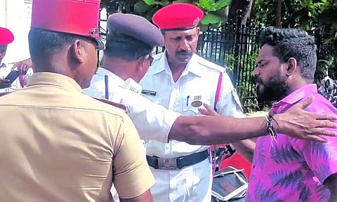 கைது செய்யப்பட்ட விளையாட்டு வீரர்.