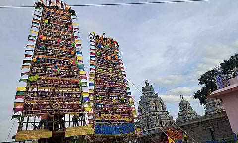 3 ஆண்டுகளுக்கு பிறகு இன்று அந்தியூர் குருநாதசாமி கோவில் தேர்த்திருவிழா கோலாகலமாக தொடங்கியது