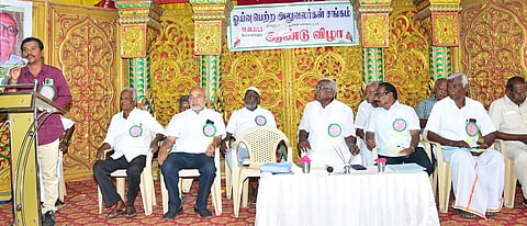 ஓய்வு பெற்ற அரசு அலுவலர்கள் சங்க ஆண்டு விழா நடைபெற்ற போது எடுத்த படம்.