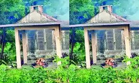 சிட்லபாக்கம் ஏரிக்கரையில் திறந்தவெளியில் எரிக்கப்படும் உடல்கள்