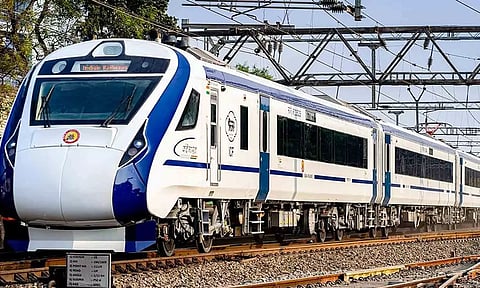 வந்தே பாரத் ரெயிலில் டிக்கெட் இல்லாமல் சென்ற பயணி: கழிவறைக்குள் சிகரெட்டை பற்ற வைத்ததால் பீதி