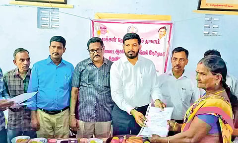 மக்கள் நேர்காணல் முகாமில் நாகை எம்.எல்.ஏ. ஷாநவாஸ் நலத்திட்டங்கள் வழங்கினார்.