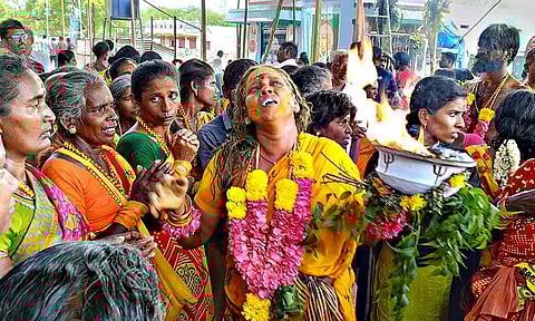ஆடி கடைசி வெள்ளி திருவிழா: இருக்கன்குடி கோவிலில் குவிந்த பக்தர்கள்